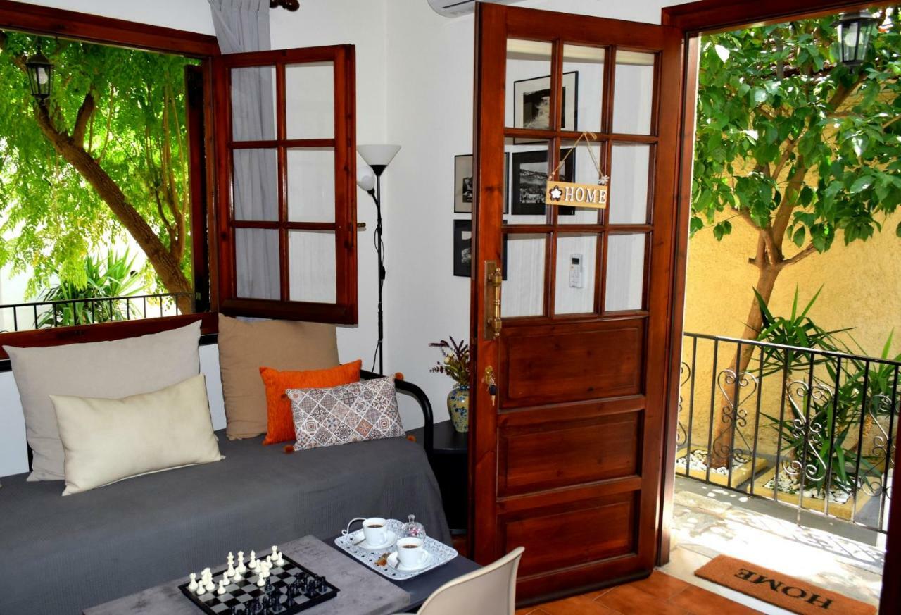 House Inside Garden Apartment Волос Екстериор снимка