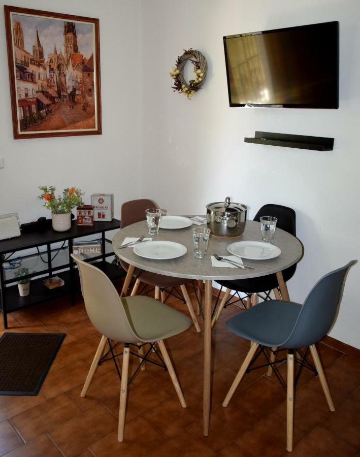 House Inside Garden Apartment Волос Екстериор снимка