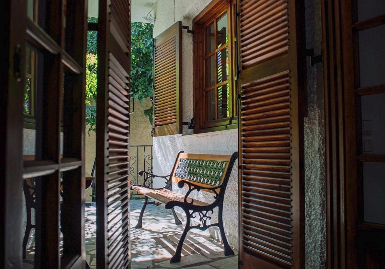 House Inside Garden Apartment Волос Екстериор снимка