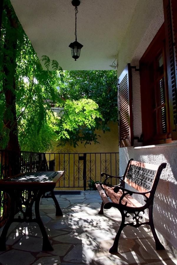 House Inside Garden Apartment Волос Екстериор снимка
