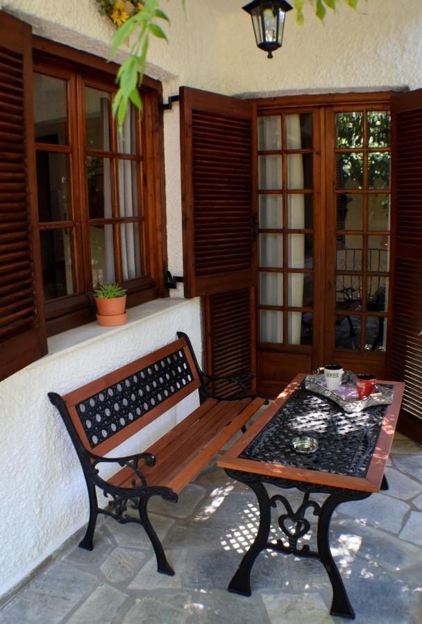 House Inside Garden Apartment Волос Екстериор снимка