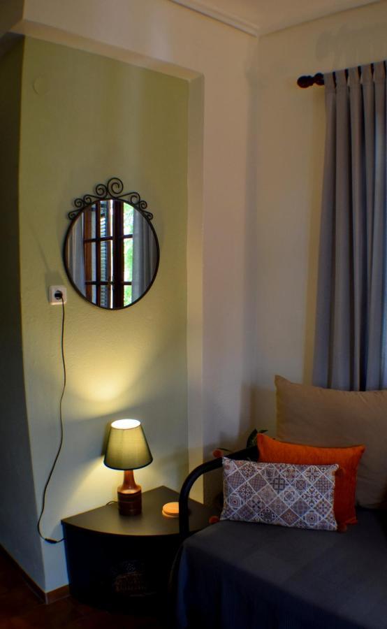 House Inside Garden Apartment Волос Екстериор снимка