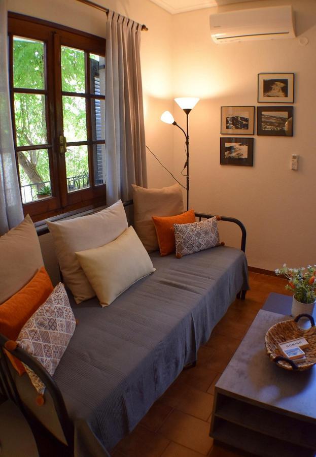 House Inside Garden Apartment Волос Екстериор снимка
