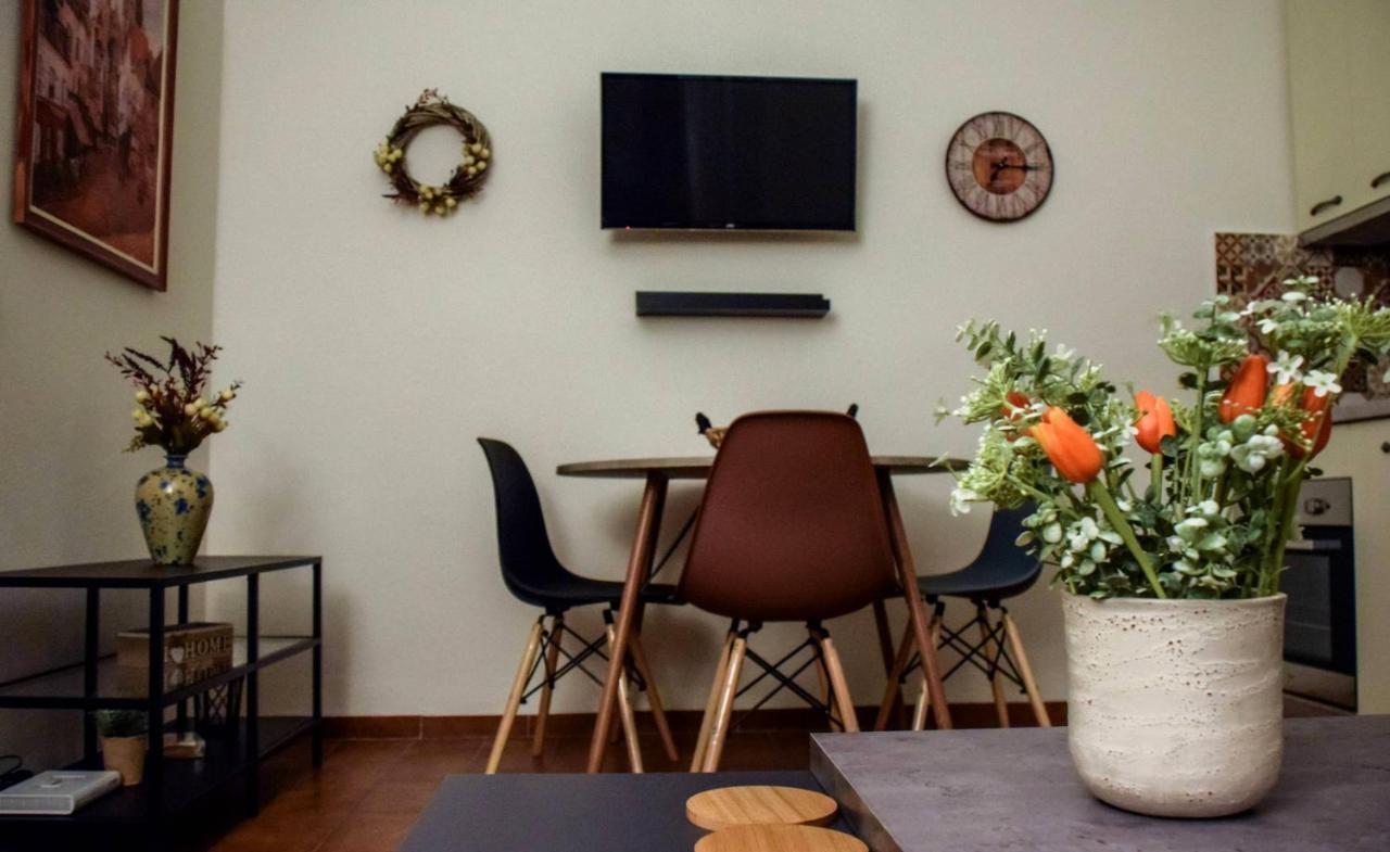House Inside Garden Apartment Волос Екстериор снимка