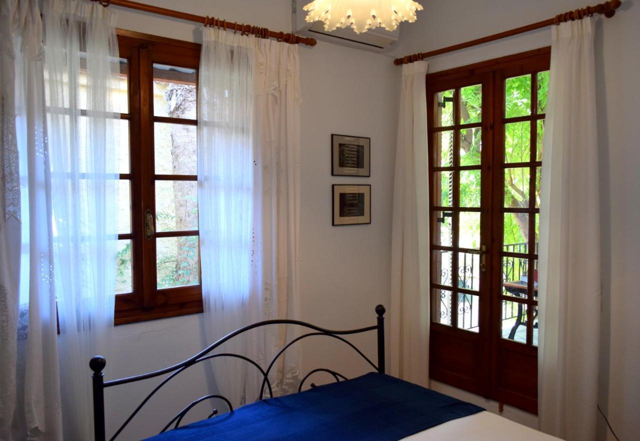 House Inside Garden Apartment Волос Екстериор снимка